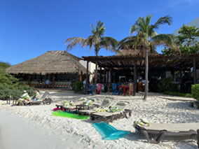 Image of Habaneros restaurant on the beach