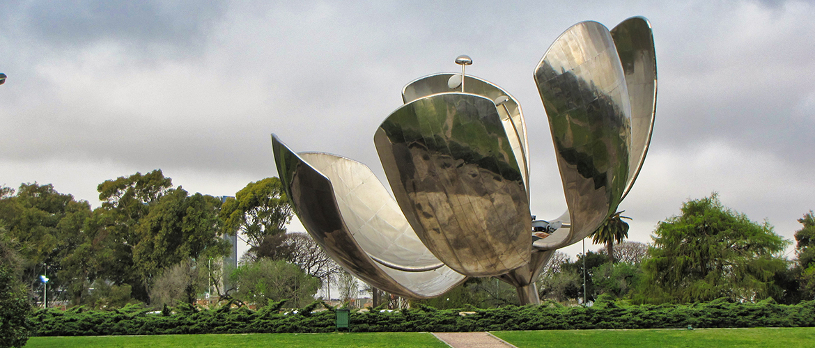An image of the Floralis Generica sculpture