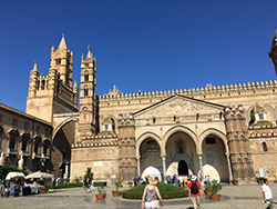 The famous portico by Domenico and Antonello Gagini.