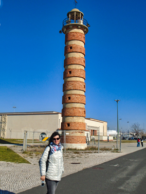 The image of the lighthouse next to Padrão dos Descobrimentos 