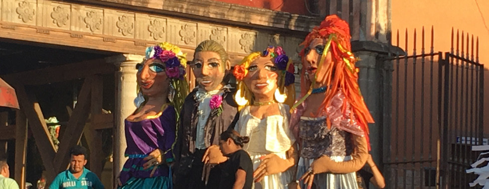 San Miguel de Allende - wedding puppets 