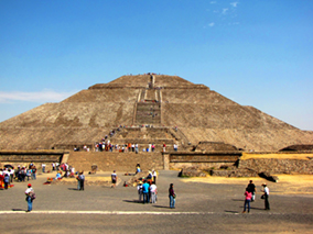 An image of Teotihuacán pyramides from our album