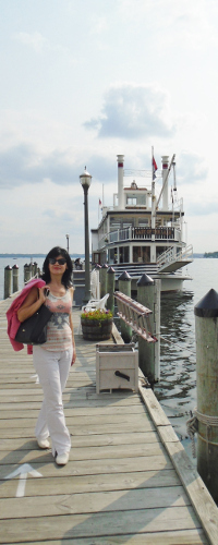 Lake Geneva pier with tour boats