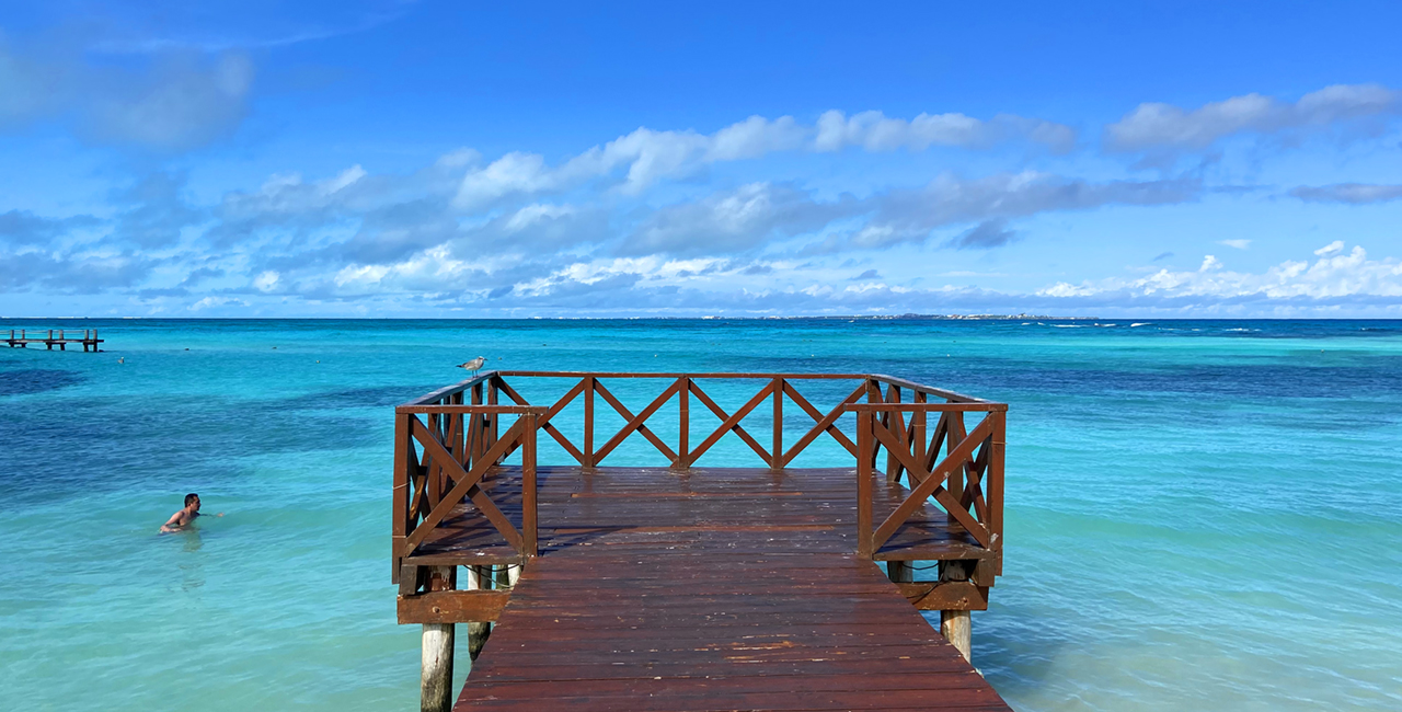 An amazing view to the ocean from the walking front