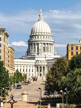An image of the state capitol in Madison WI