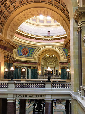 An image of the state capitol in Madison WI