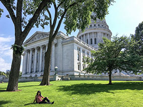 An image of the state capitol in Madison WI