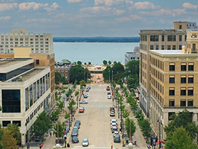 An image of the state capitol in Madison WI