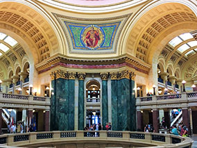 An image of the state capitol in Madison WI